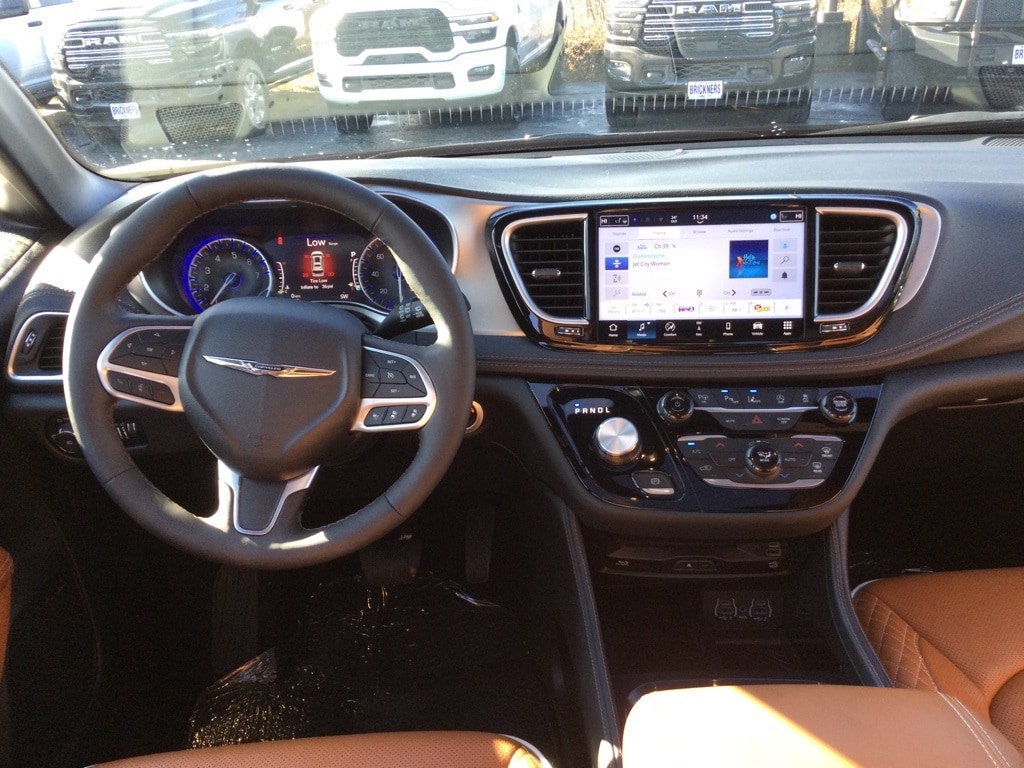 Certified 2025 Chrysler Pacifica Pinnacle Minivan/Van