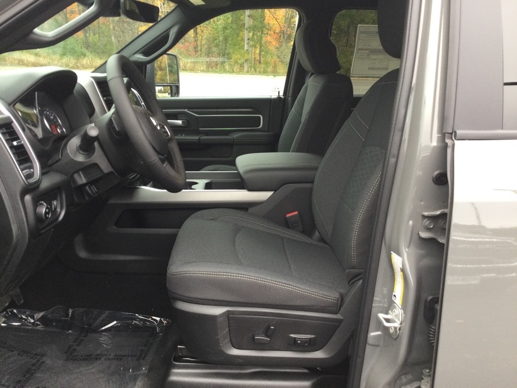 New 2026 Ram 2500 BIG HORN CREW CAB 4X4 6'4 BOX Pickup