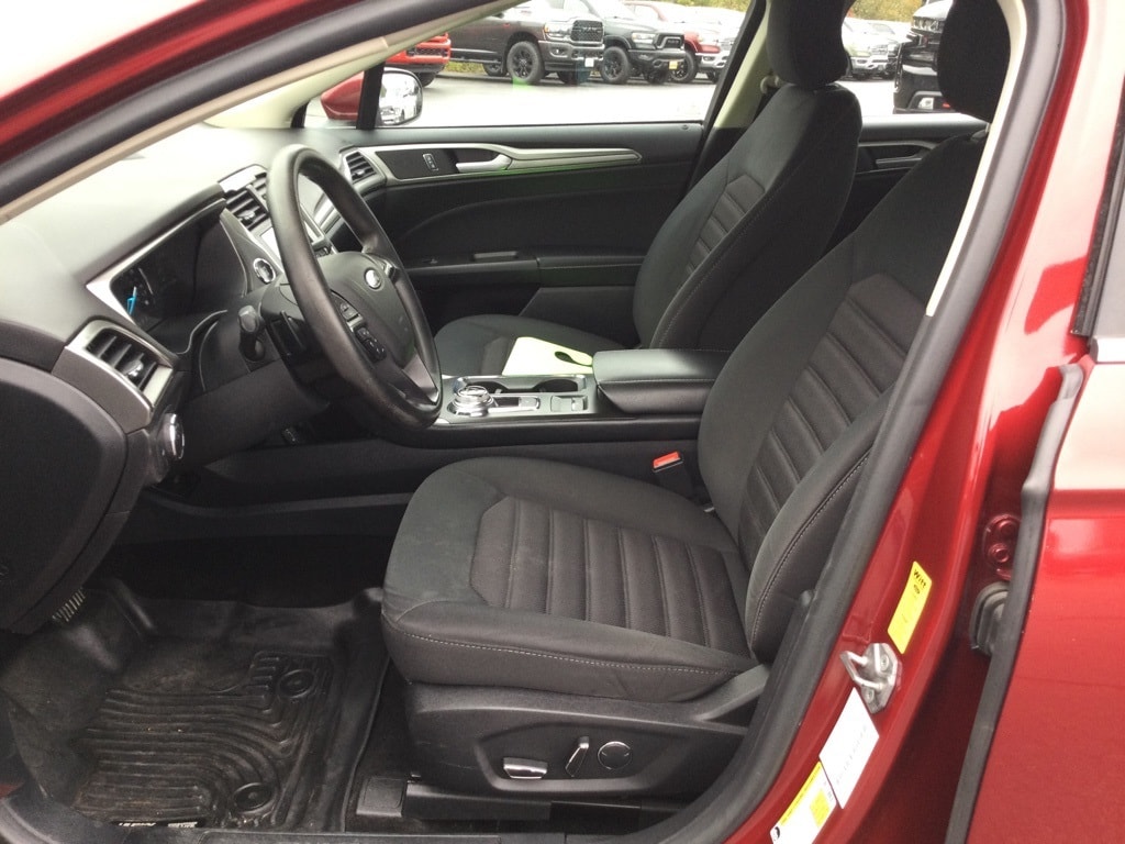 Used 2018 Ford Fusion SE Sedan