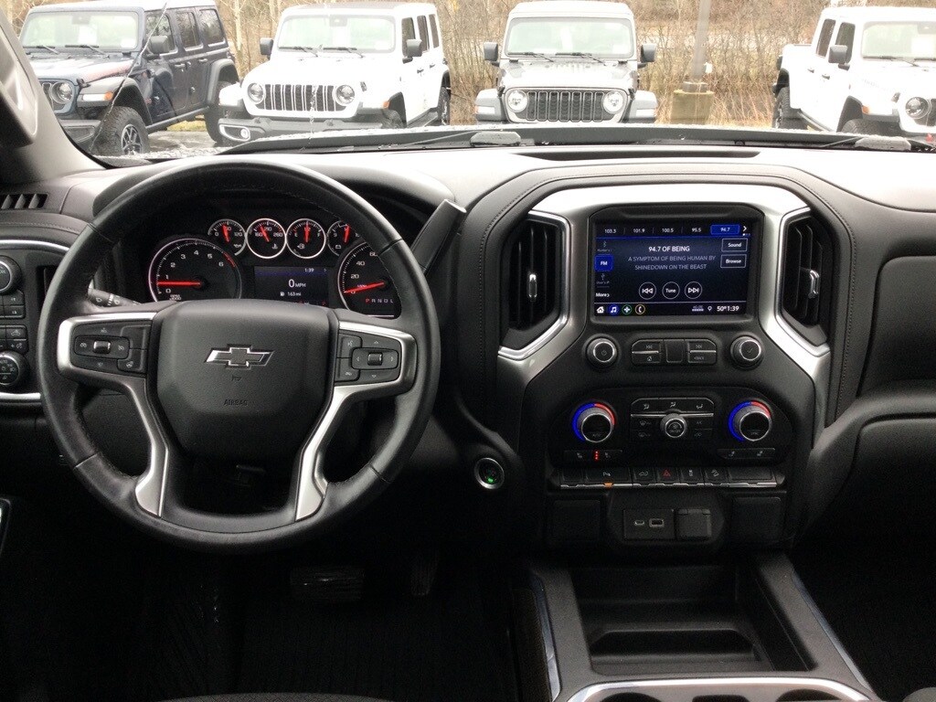 2022 Chevrolet Silverado Trail Boss LT photo 3