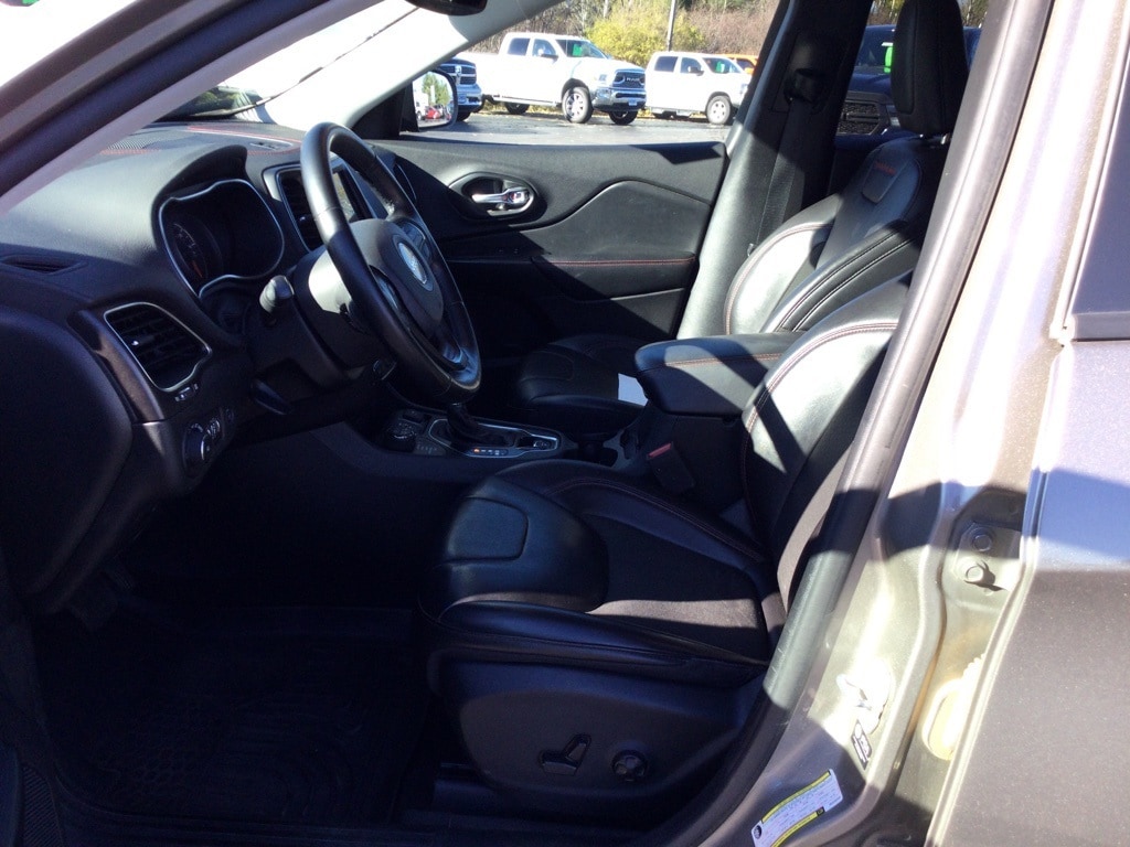 Used 2021 Jeep Cherokee Trailhawk SUV