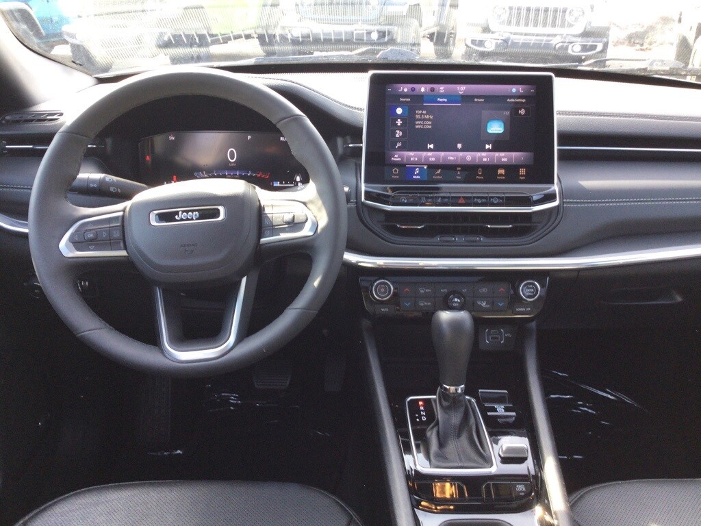 2024 Jeep Compass Limited photo 3