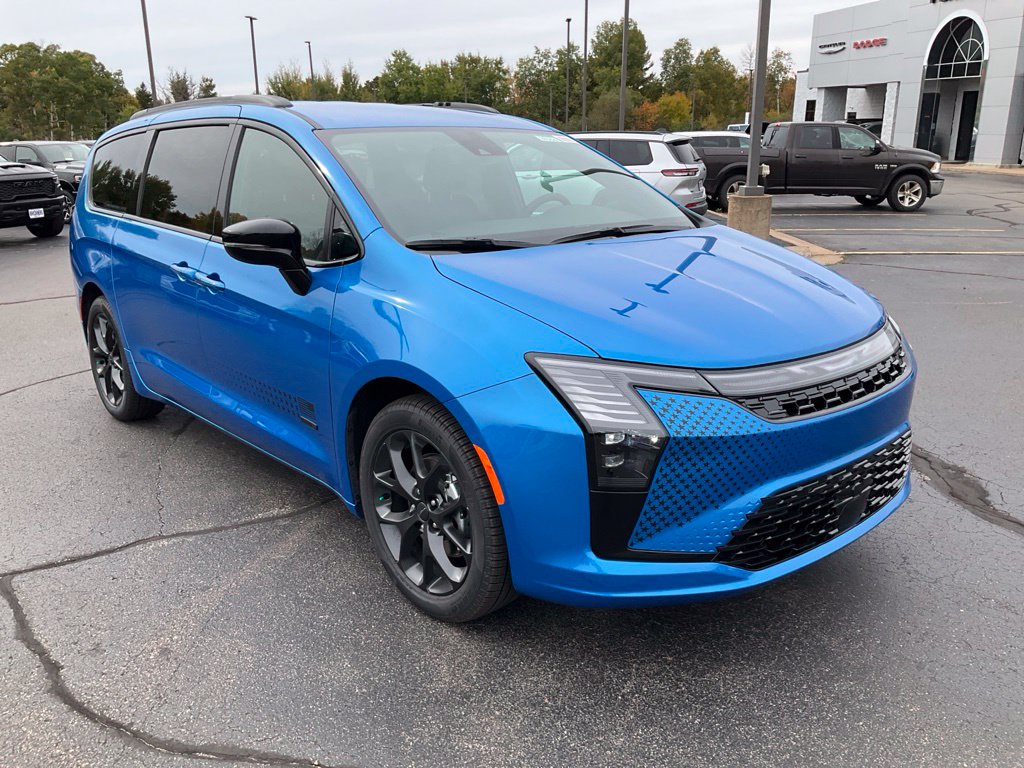 2027 Chrysler Pacifica Select