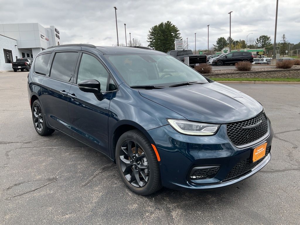 2025 Chrysler Pacifica Limited AWD's photo