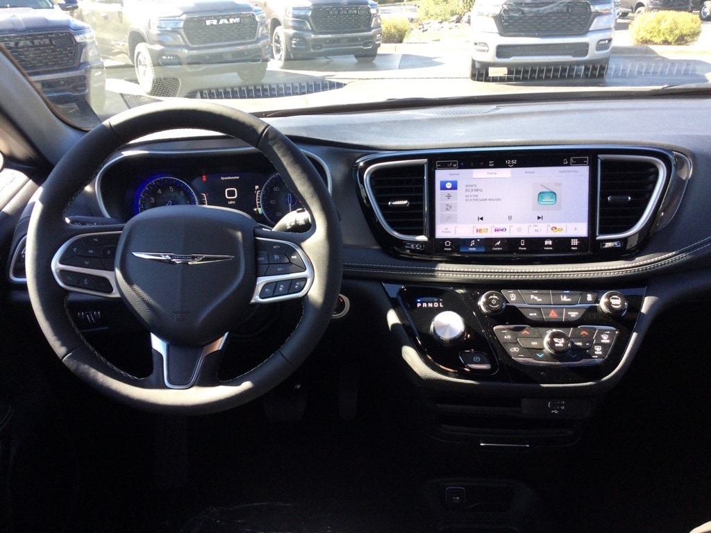 New 2026 Chrysler Pacifica SELECT Passenger Van