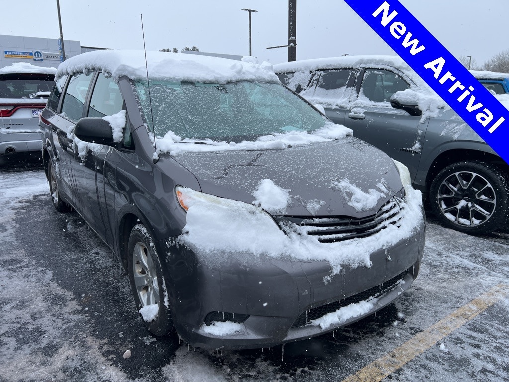 2014 Toyota Sienna L's photo