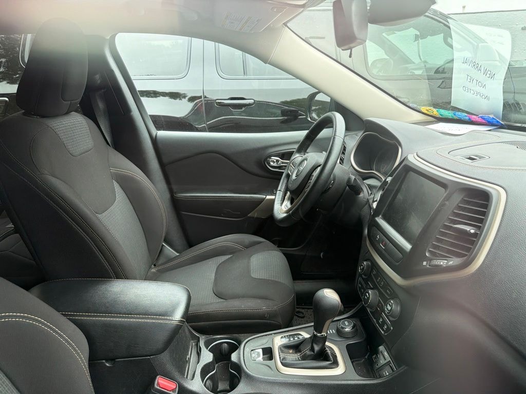 Used 2017 Jeep Cherokee Latitude SUV