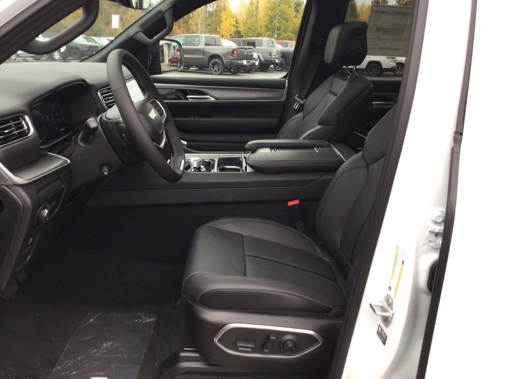 New 2025 Jeep Wagoneer OVERLAND 4X4 Sport Utility