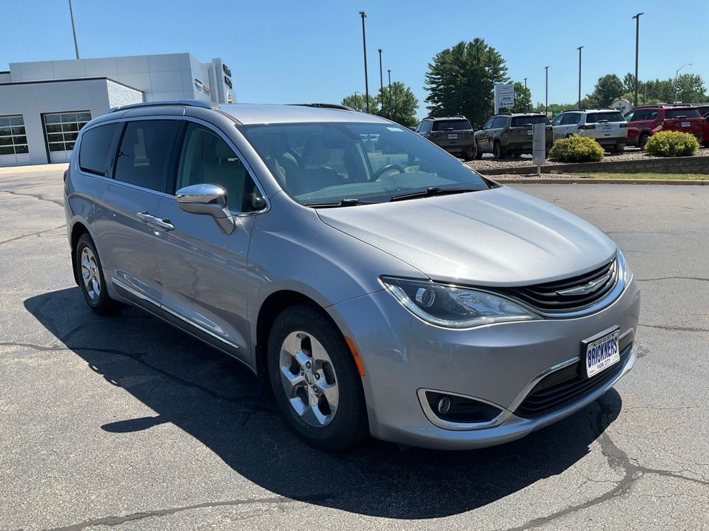 Used 2018 Chrysler Pacifica Hybrid Limited Minivan/Van
