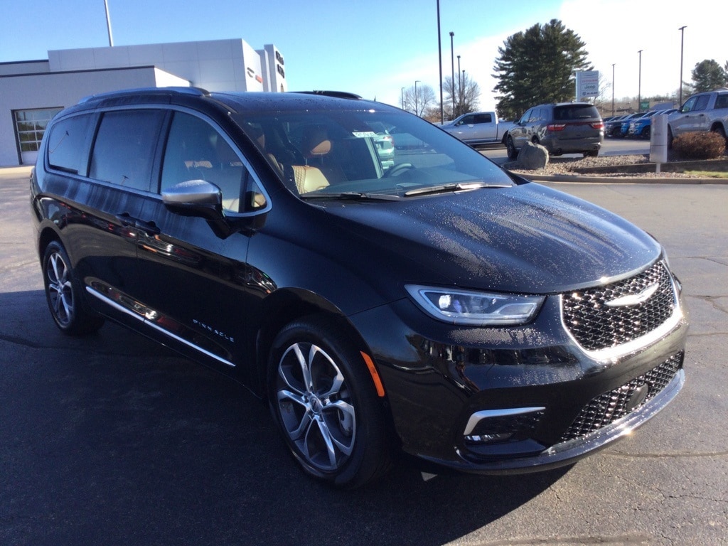 2025 Chrysler Pacifica Pinnacle's photo