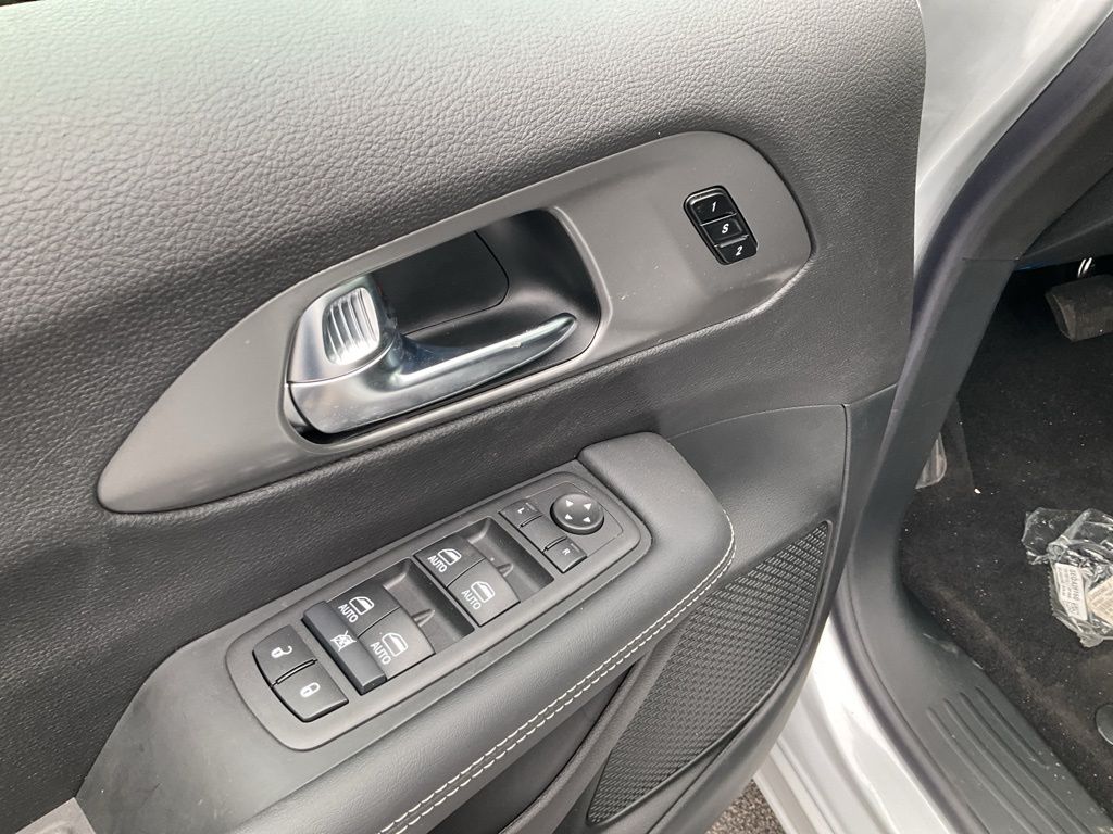 2026 Chrysler Pacifica Select - Photo 14