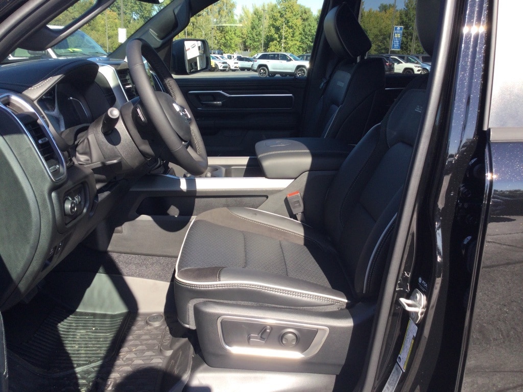 New 2026 Ram 1500 LARAMIE CREW CAB 4X4 5'7 BOX Pickup