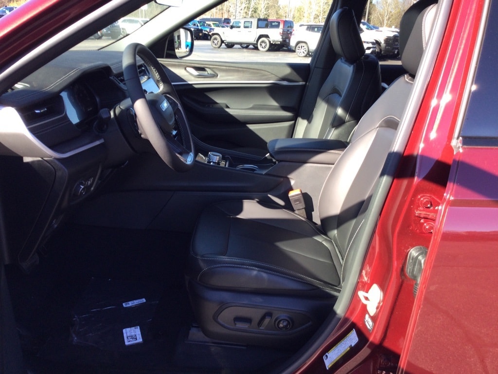 New 2025 Jeep Grand Cherokee L LIMITED 4X4 Sport Utility