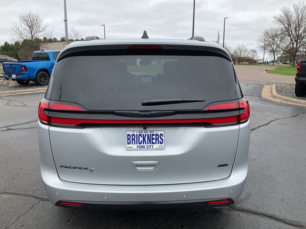 2026 Chrysler Pacifica Select - Photo 7
