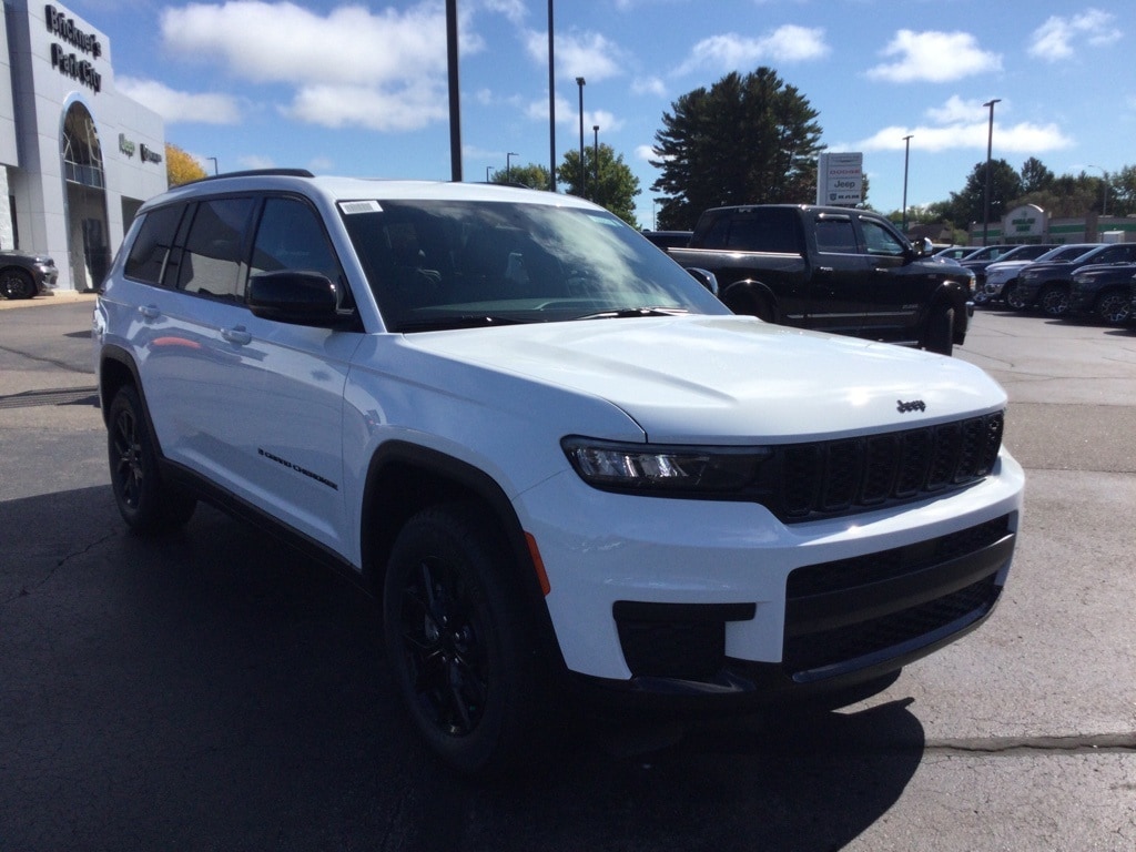 2025 Jeep Grand Cherokee L Altitude's photo