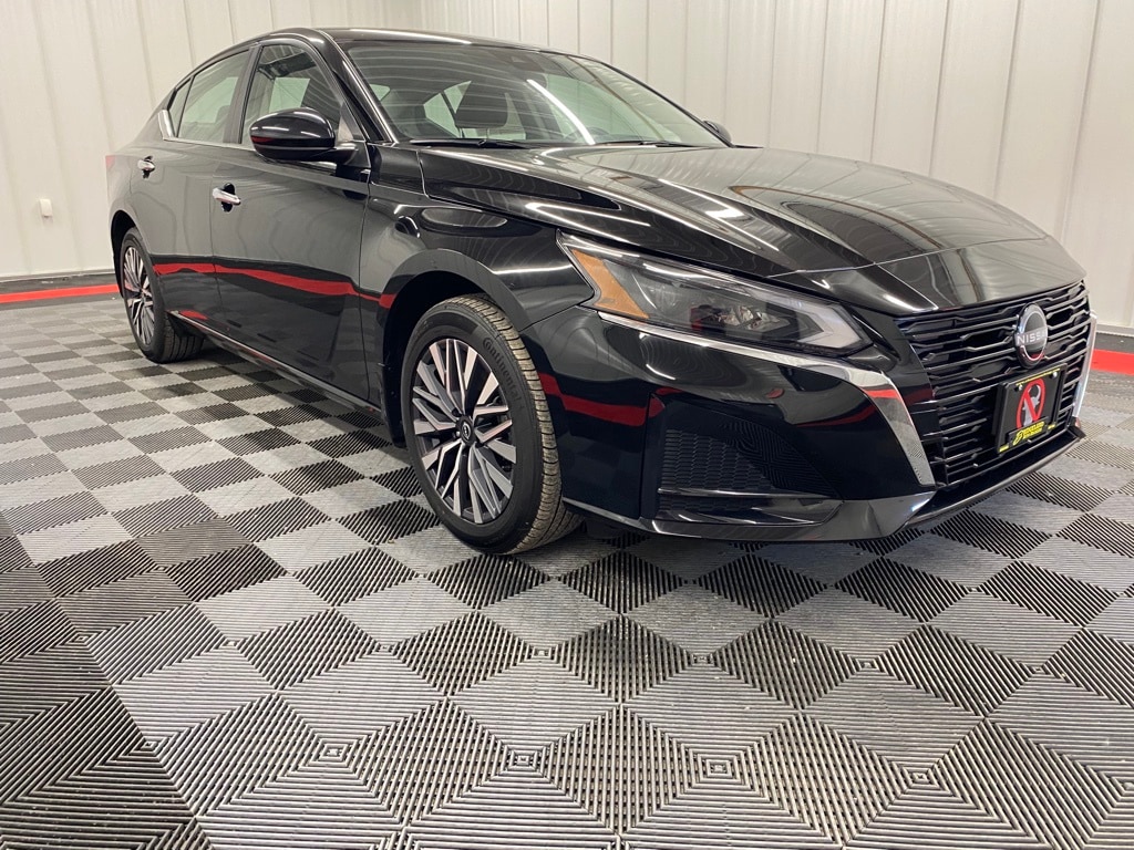 Used 2023 Nissan Altima For Sale at Bridgeland Auto Brokers VIN 1N4BL4DW1PN326589