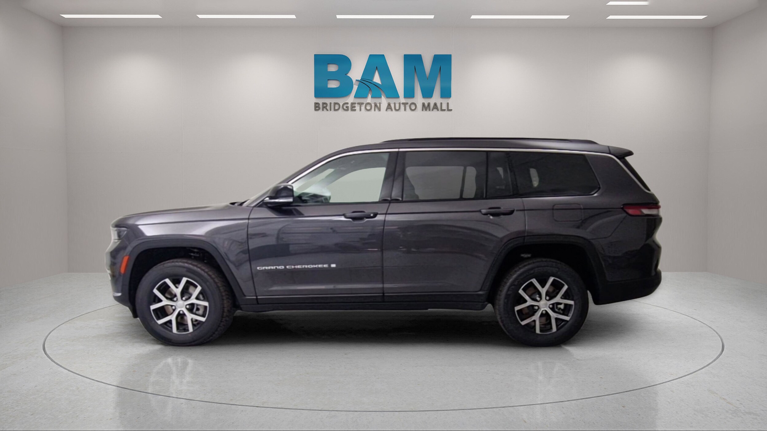 2025 Jeep Grand Cherokee Limited photo 2