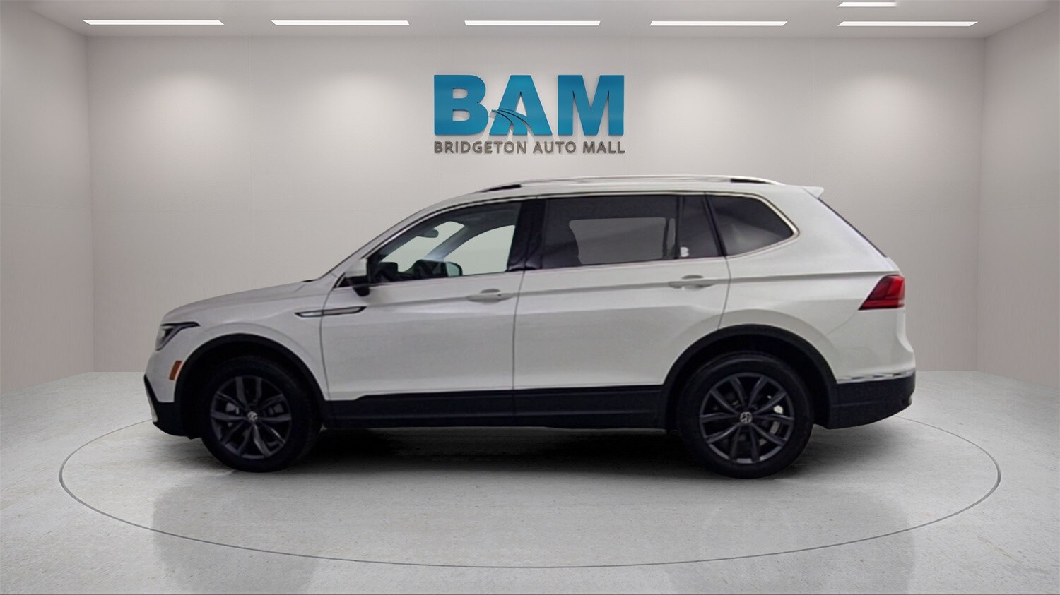 2023 Volkswagen Tiguan SE photo 4