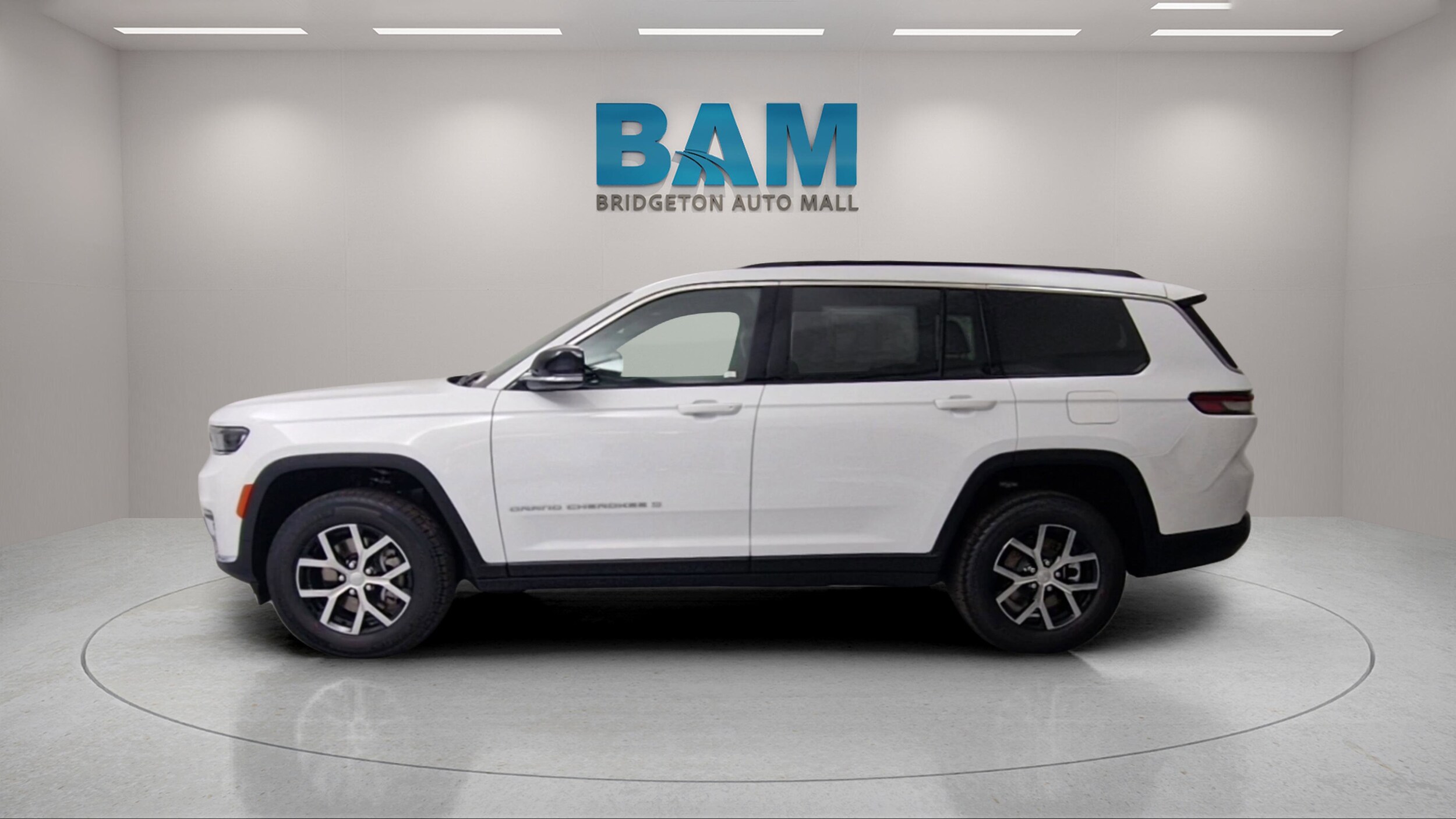 2025 Jeep Grand Cherokee Limited photo 3