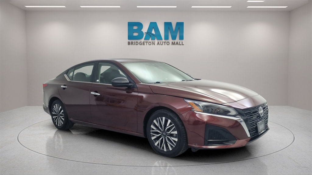 Used 2024 Nissan Altima 2.5 SV Sedan