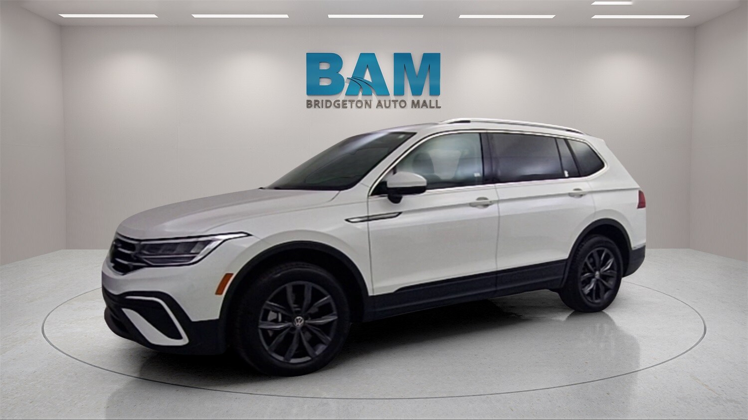 2023 Volkswagen Tiguan SE photo 3