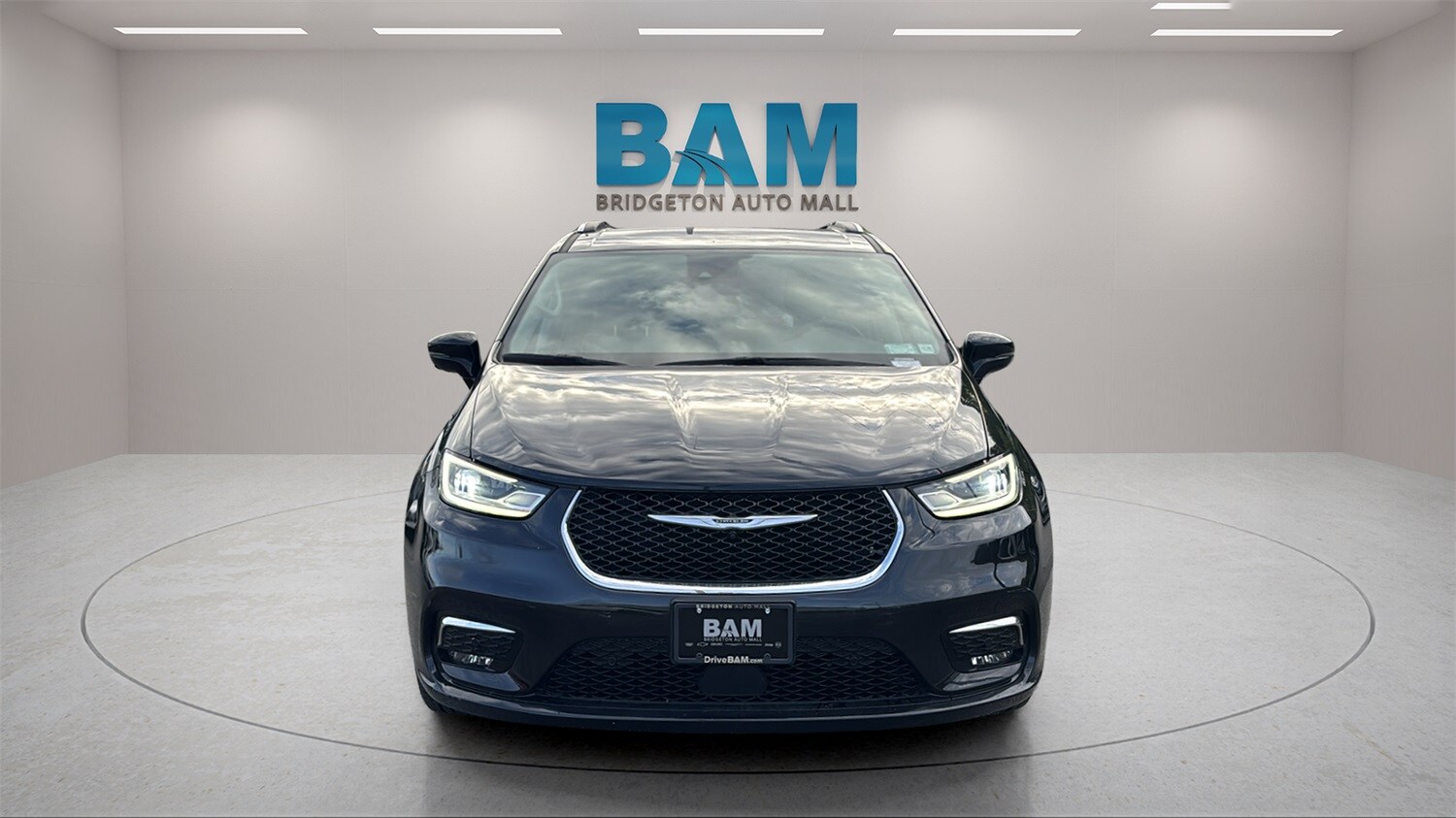 Used 2021 Chrysler Pacifica Touring L with VIN 2C4RC1BG2MR596884 for sale in Bridgeton, NJ