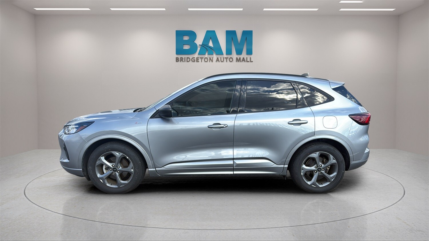 2023 Ford Escape ST-Line photo 4