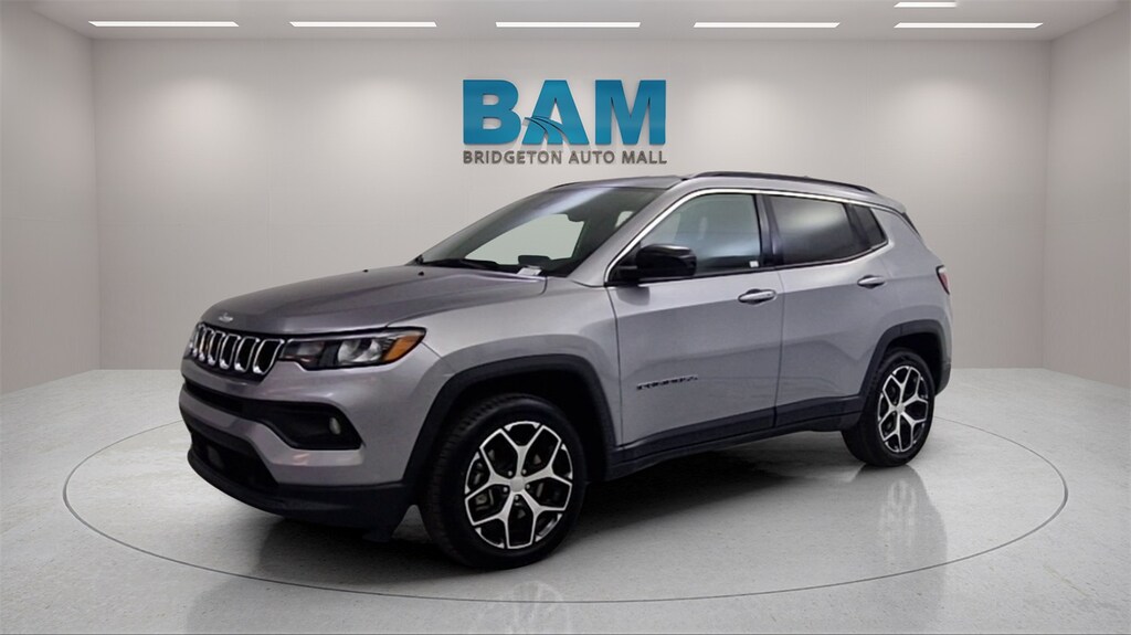Used 2024 Jeep Compass Latitude SUV