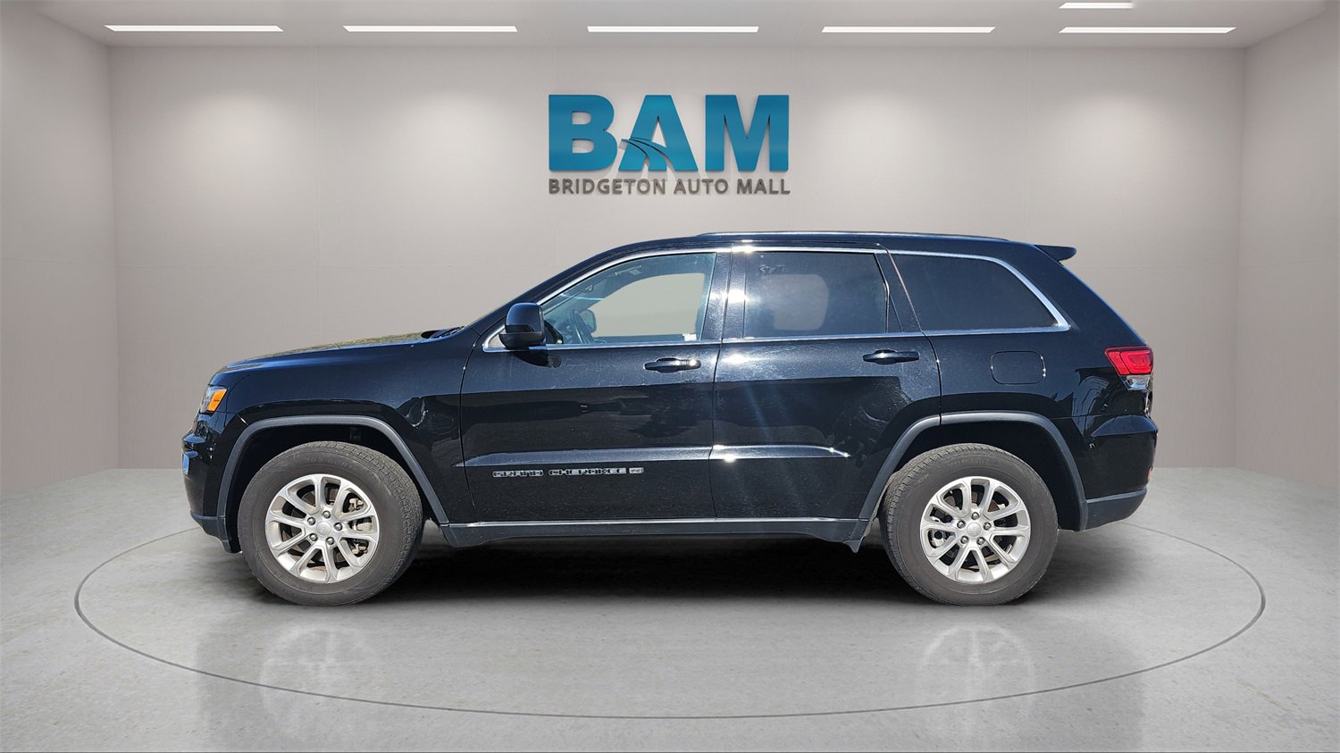 2022 Jeep Grand Cherokee Laredo X photo 4