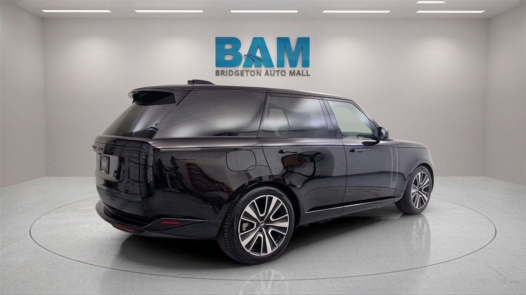 Used 2025 Land Rover Range Rover P550e SE SUV