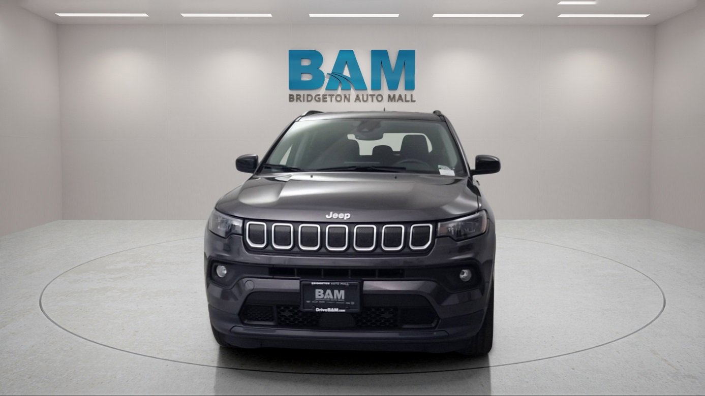 2022 Jeep Compass Latitude Lux photo 2