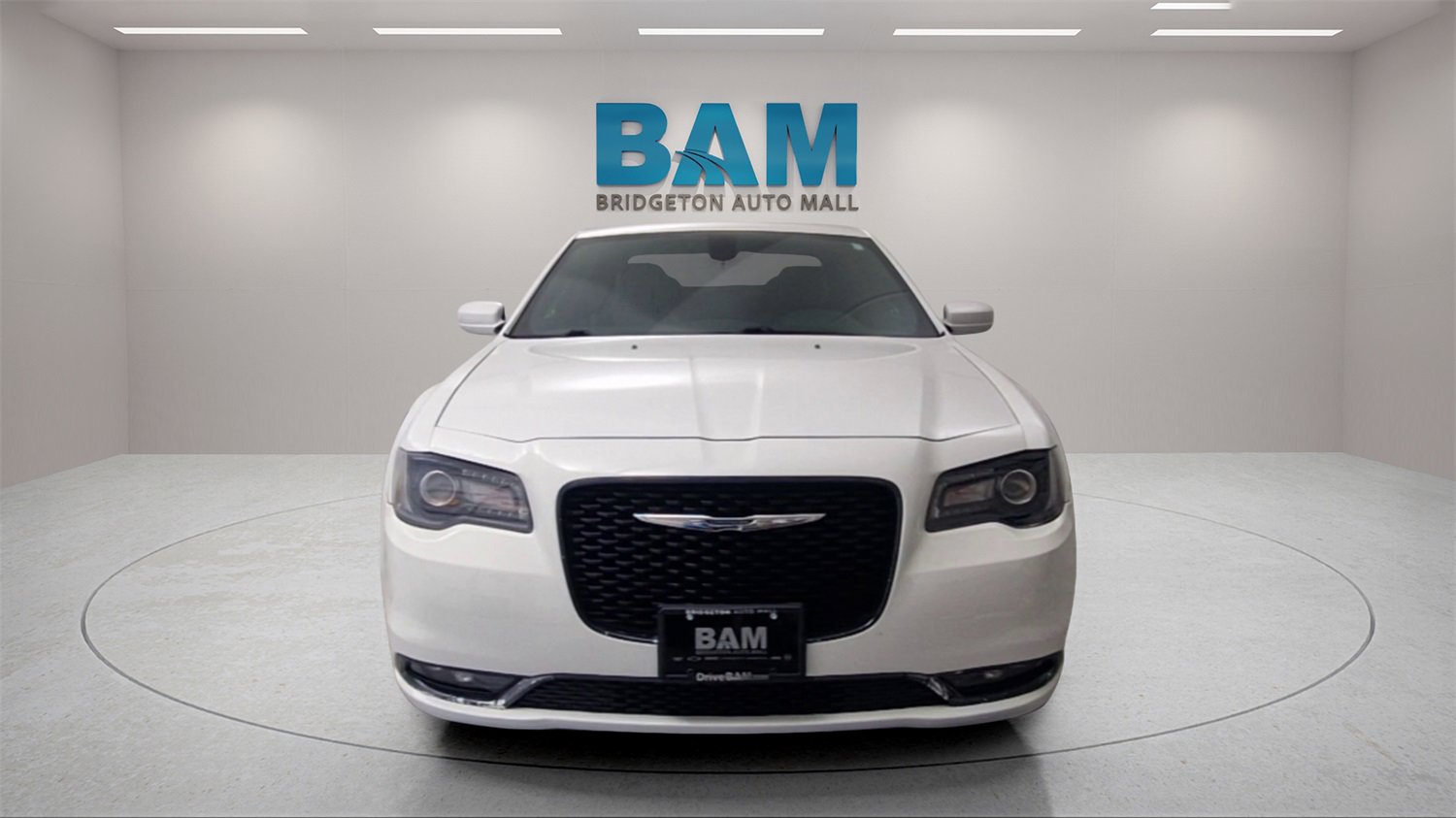 2020 Chrysler 300 photo 2