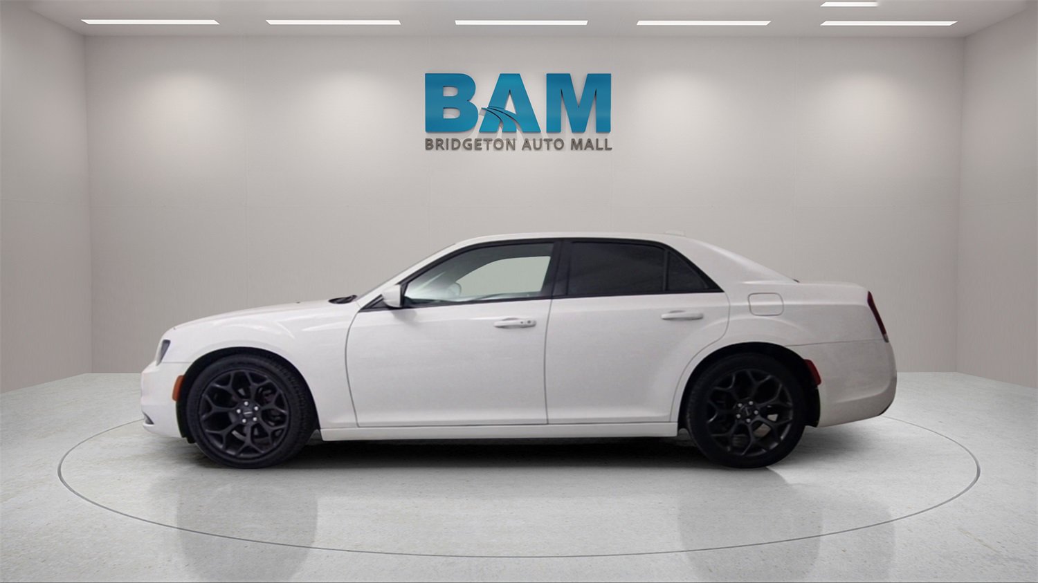 2020 Chrysler 300 photo 4