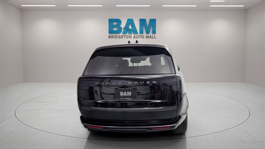 Used 2025 Land Rover Range Rover P550e SE SUV