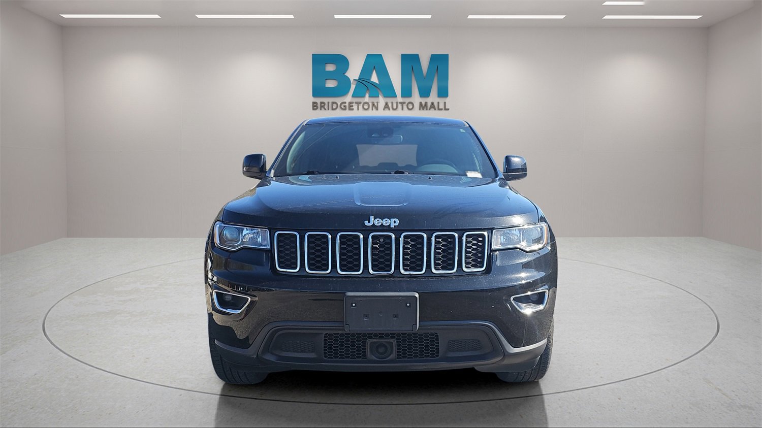 2022 Jeep Grand Cherokee Laredo X photo 2