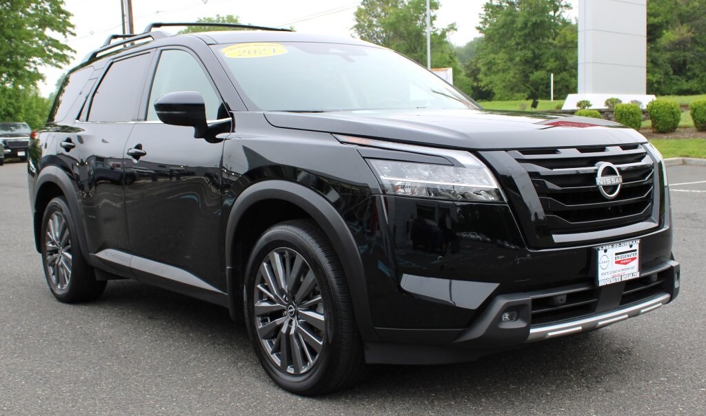 2024 Nissan Pathfinder SL photo 2