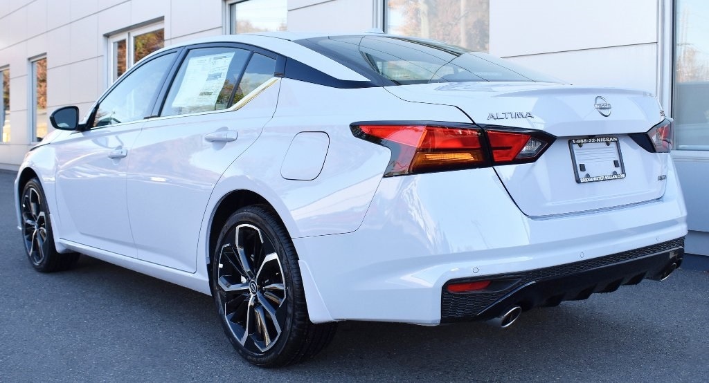 New 2025 Nissan Altima SR Sedan