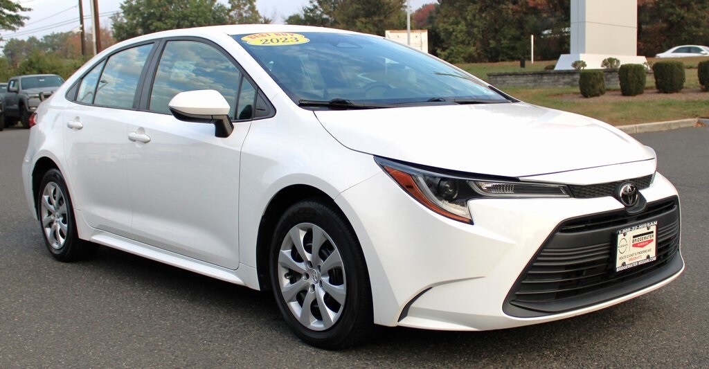 2023 Toyota Corolla LE photo 3