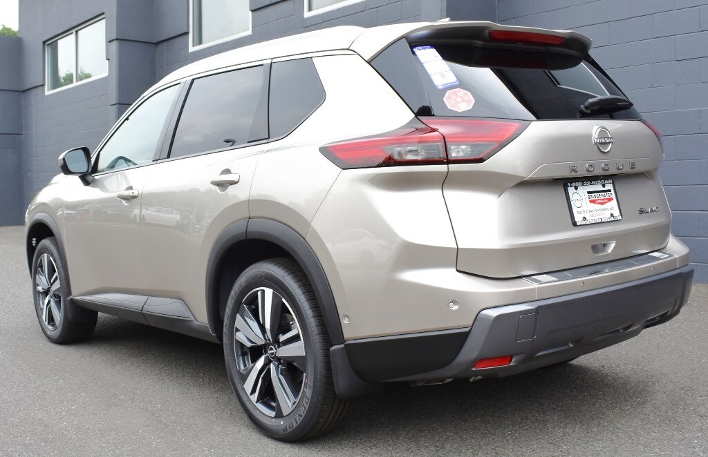 2025 Nissan Rogue SL photo 2