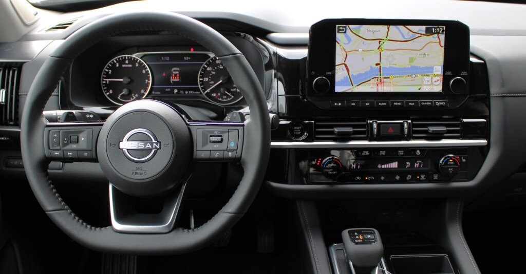 2025 Nissan Pathfinder SL photo 3