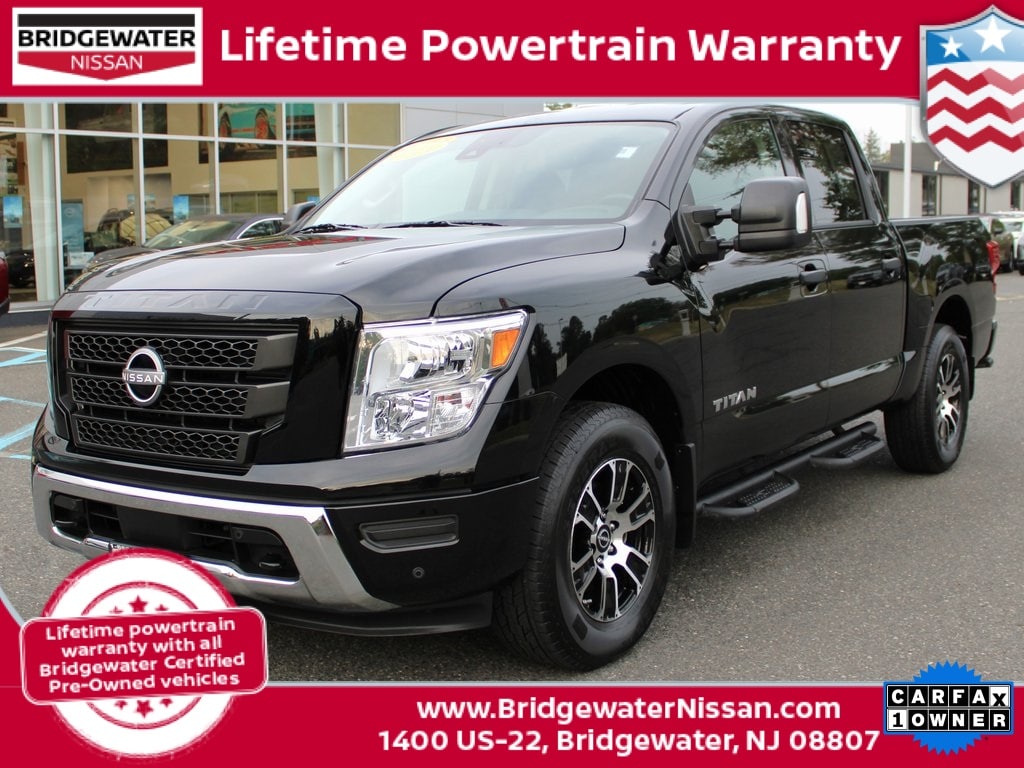 2024 Nissan Titan SV's photo