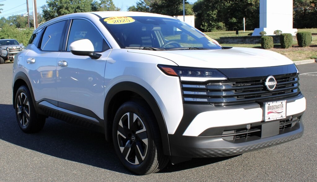 2025 Nissan Kicks SV photo 2