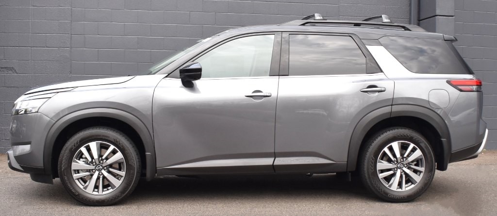 New 2025 Nissan Pathfinder SL SUV