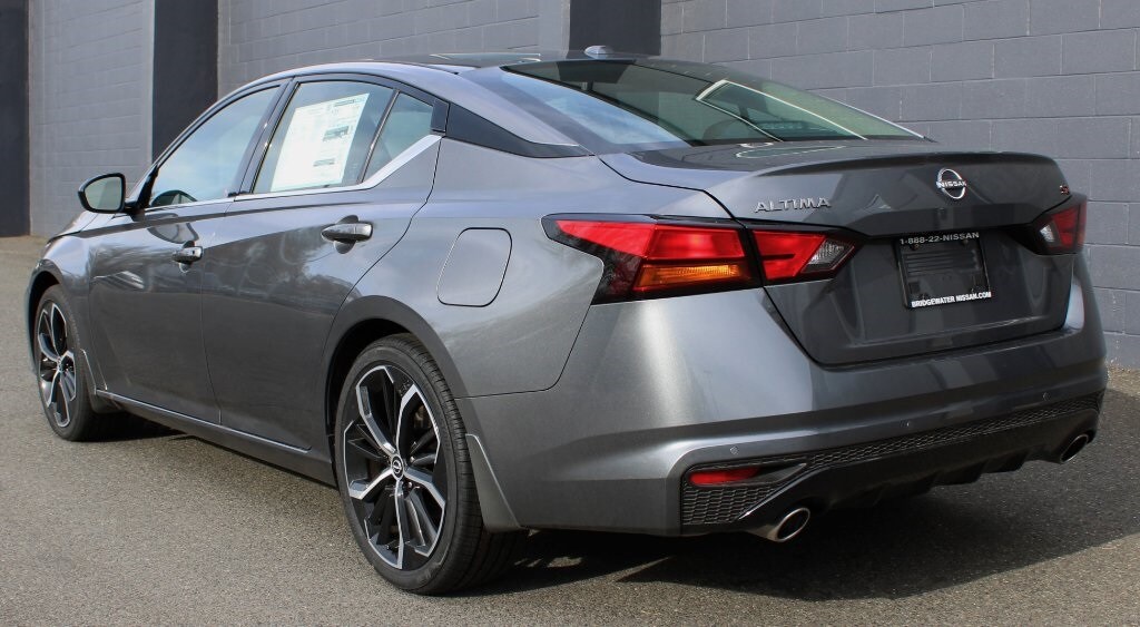 2025 Nissan Altima SR photo 2