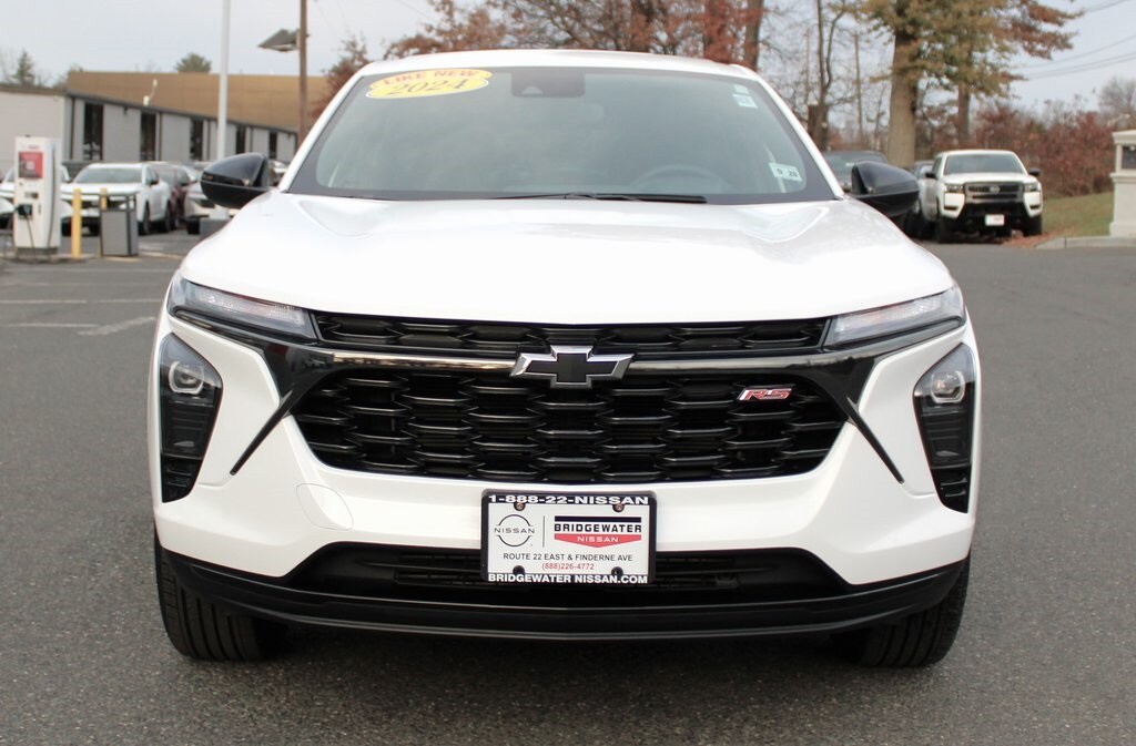 2024 Chevrolet Trax photo 2