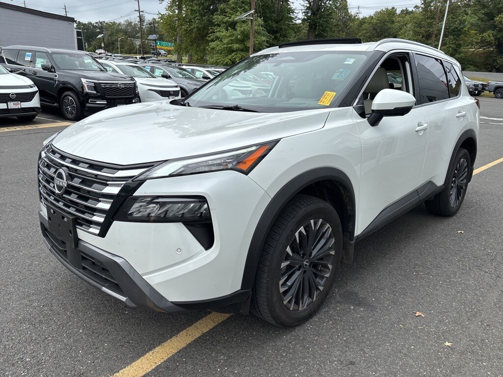 2025 Nissan Rogue SL photo 3