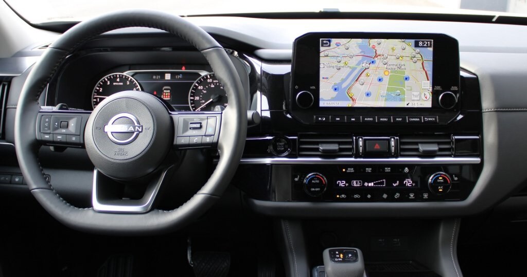 2025 Nissan Pathfinder SL photo 3