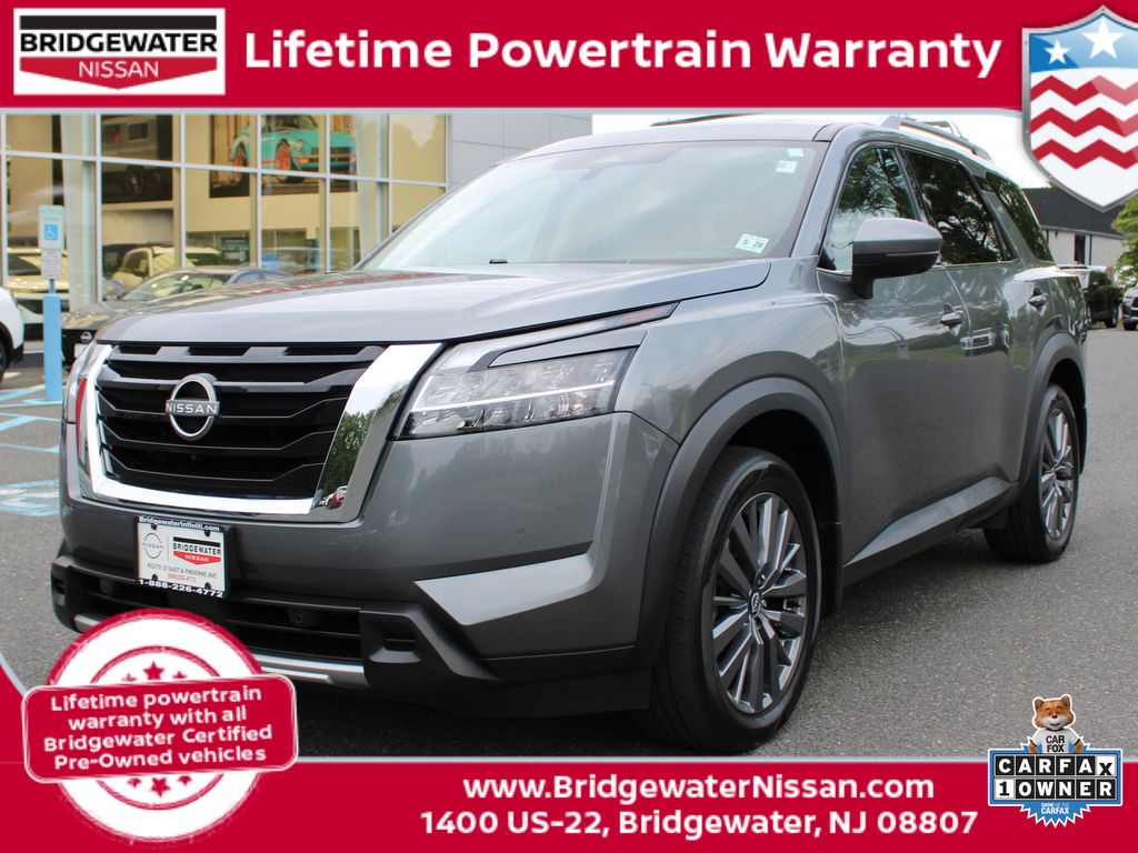 2023 Nissan Pathfinder SL 4WD's photo