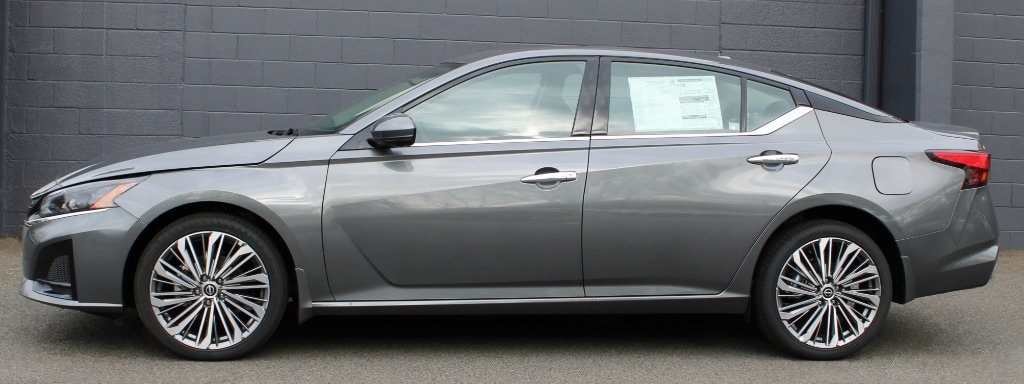 New 2025 Nissan Altima SL Sedan