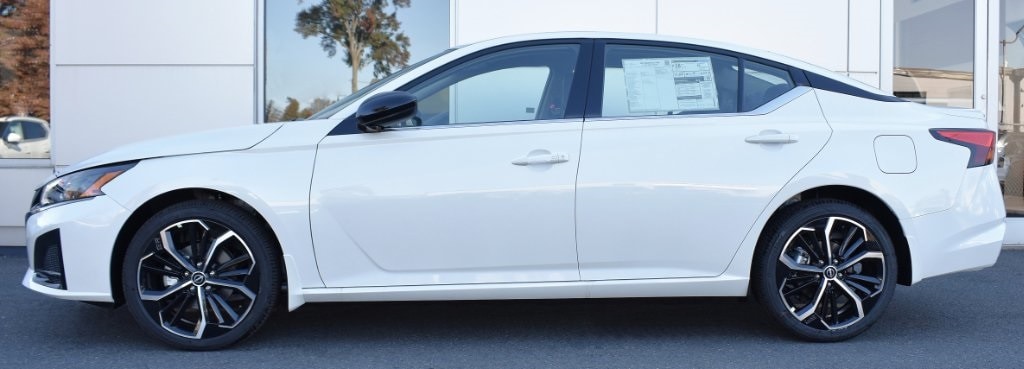 New 2025 Nissan Altima SR Sedan